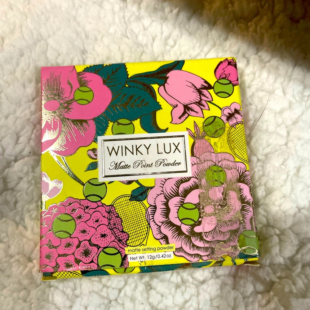 Winky Lux, matte setting powder, new in box, transparent for all skin types